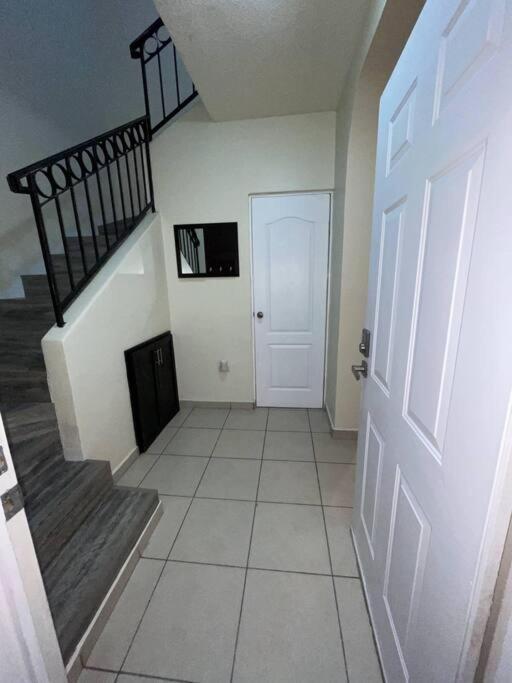 Casa Eliseos, A 5 Minutos De La Linea Fronteriza Villa Nogales  ภายนอก รูปภาพ