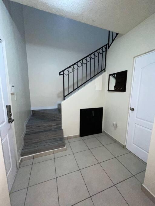 Casa Eliseos, A 5 Minutos De La Linea Fronteriza Villa Nogales  ภายนอก รูปภาพ